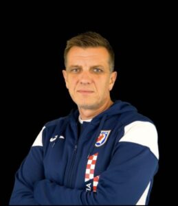 Slaven Radić kormilar prve momčadi Zameta i izbornik hrvatske studentske rukometne reprezentacije ostaje na klupi Zameta.